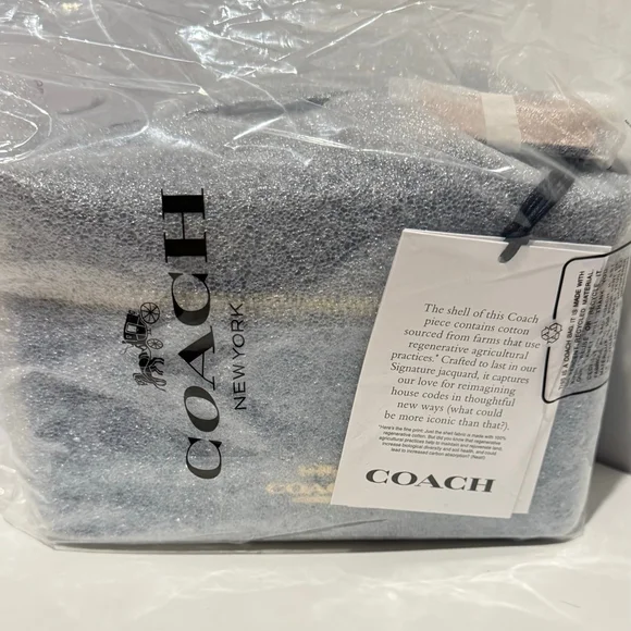 NEW Coach Cosmetic Case In Signature Denim NWT - Picture 3 of 4